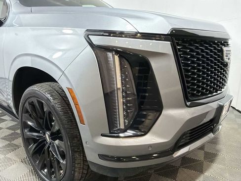 Used 2025 Cadillac Escalade ESV Sport Platinum w/ LPO, ONYX Package image 19