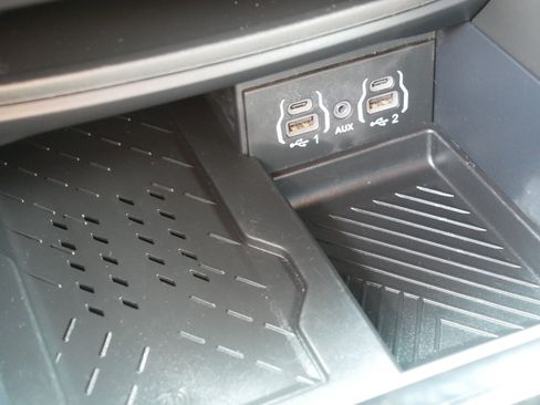 Used 2025 Chrysler Pacifica Limited FWD image 31