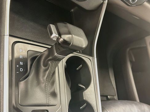 Used 2025 Kia Carnival FWD image 25