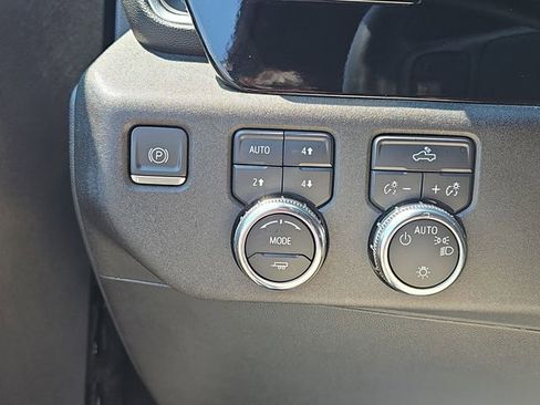 Used 2024 GMC Sierra 1500 SLE w/ X31 Off-Road Package AWD/4WD image 19