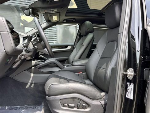 Certified 2024 Porsche Cayenne image 5
