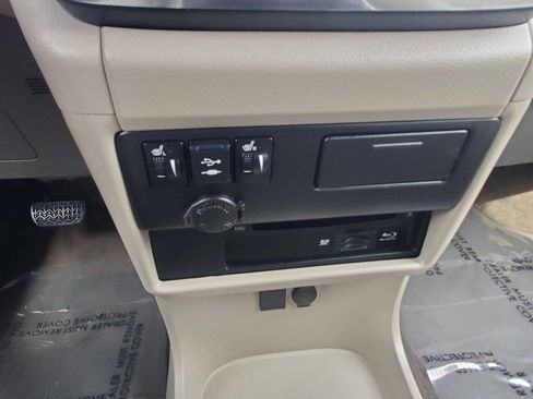 Used 2018 Toyota Sienna XLE Premium w/ Carpet Mat Package image 14