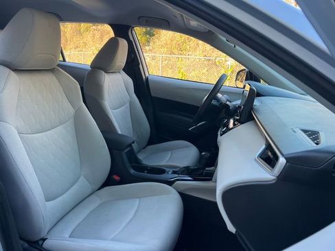 Used 2024 Toyota Corolla Cross L image 30