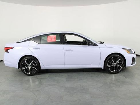 Certified 2025 Nissan Altima 2.5 SR w/ SR Premium Package FWD image 15