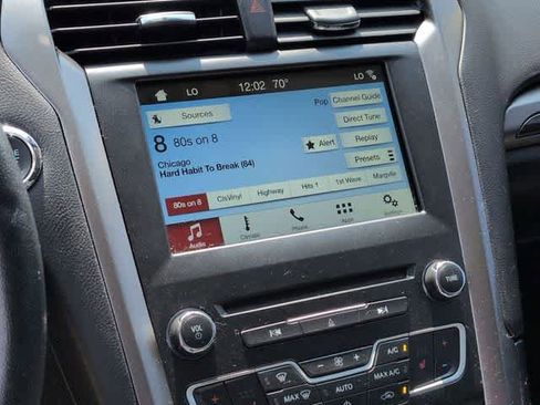 Used 2018 Ford Fusion SE w/ Fusion SE Technology Package FWD image 26
