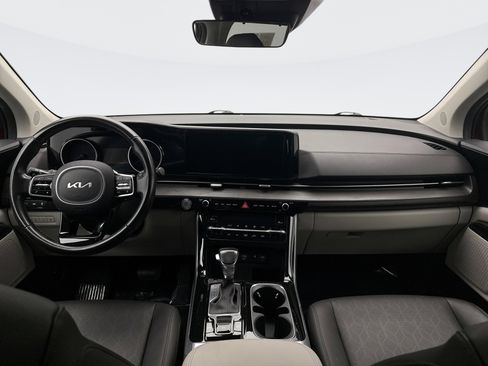 Used 2024 Kia Carnival EX image 14