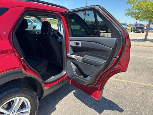 Certified 2023 Ford Explorer XLT w/ Class IV Trailer Tow Package AWD/4WD image 40
