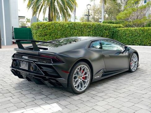 Used 2022 Lamborghini Huracan EVO RWD image 27