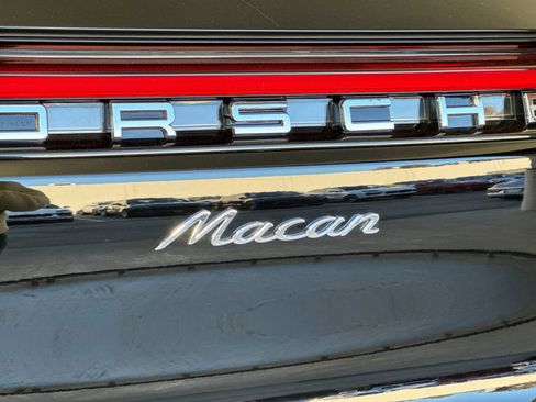 Certified 2025 Porsche Macan image 33