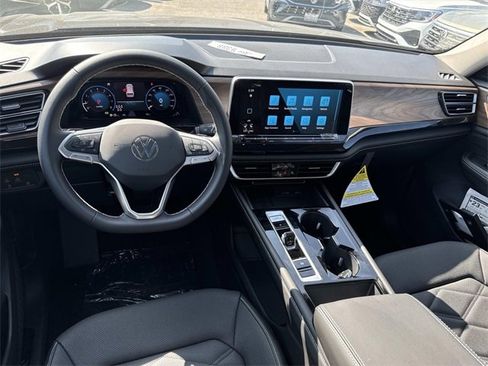 New 2026 Volkswagen Atlas SE image 8