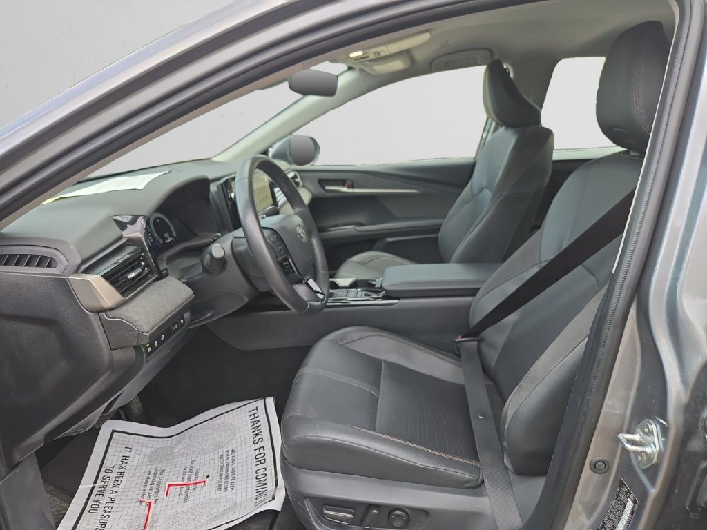 Used 2025 Toyota Camry XLE FWD image 9