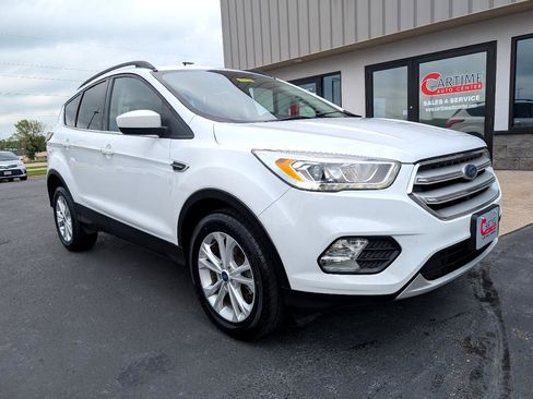 Used 2019 Ford Escape SEL image 2