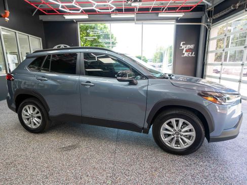 Used 2025 Toyota Corolla Cross LE FWD image 5