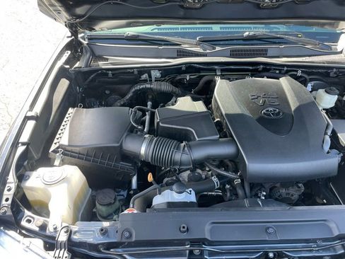 Used 2023 Toyota Tacoma SR5 AWD/4WD image 36