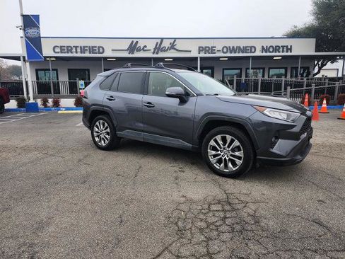 Used 2021 Toyota RAV4 XLE Premium image 1
