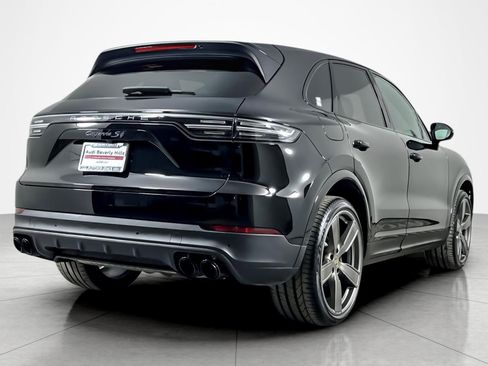 Used 2023 Porsche Cayenne S image 5