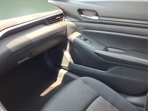 Used 2024 Nissan Altima 2.5 SV FWD image 23
