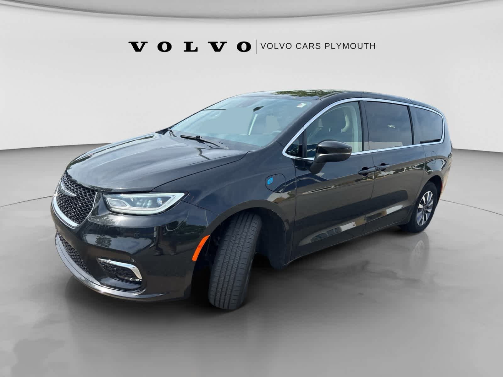 Used 2023 Chrysler Pacifica Touring-L FWD image 4