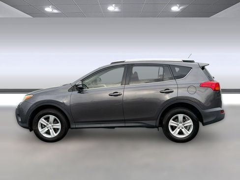 Used 2014 Toyota RAV4 XLE FWD image 2