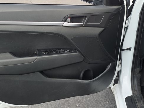 Used 2019 Hyundai Elantra SE w/ Cargo Package image 10