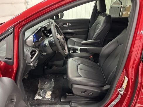 Used 2026 Chrysler Pacifica Select w/ S Appearance Package AWD/4WD image 6