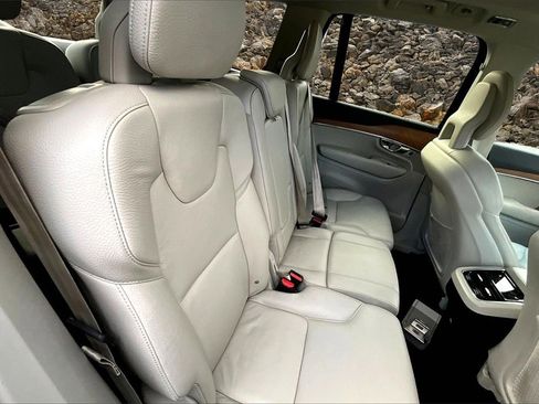 Used 2021 Volvo XC90 T6 Momentum w/ Protection Package Premier image 25