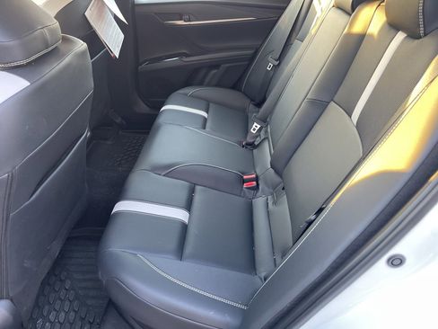 Used 2025 Toyota Camry SE w/ Convenience Package image 8