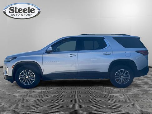 Used 2022 Chevrolet Traverse LT image 2