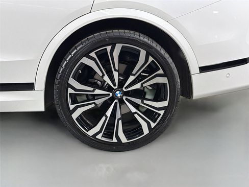 Used 2024 BMW X7 xDrive40i w/ Executive Package AWD/4WD image 31