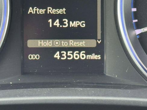 Used 2019 Toyota Highlander SE image 26