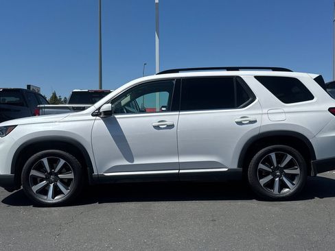 Used 2024 Honda Pilot Touring image 8