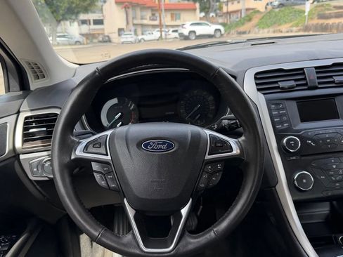 Used 2014 Ford Fusion SE w/ Equipment Group 202A image 10