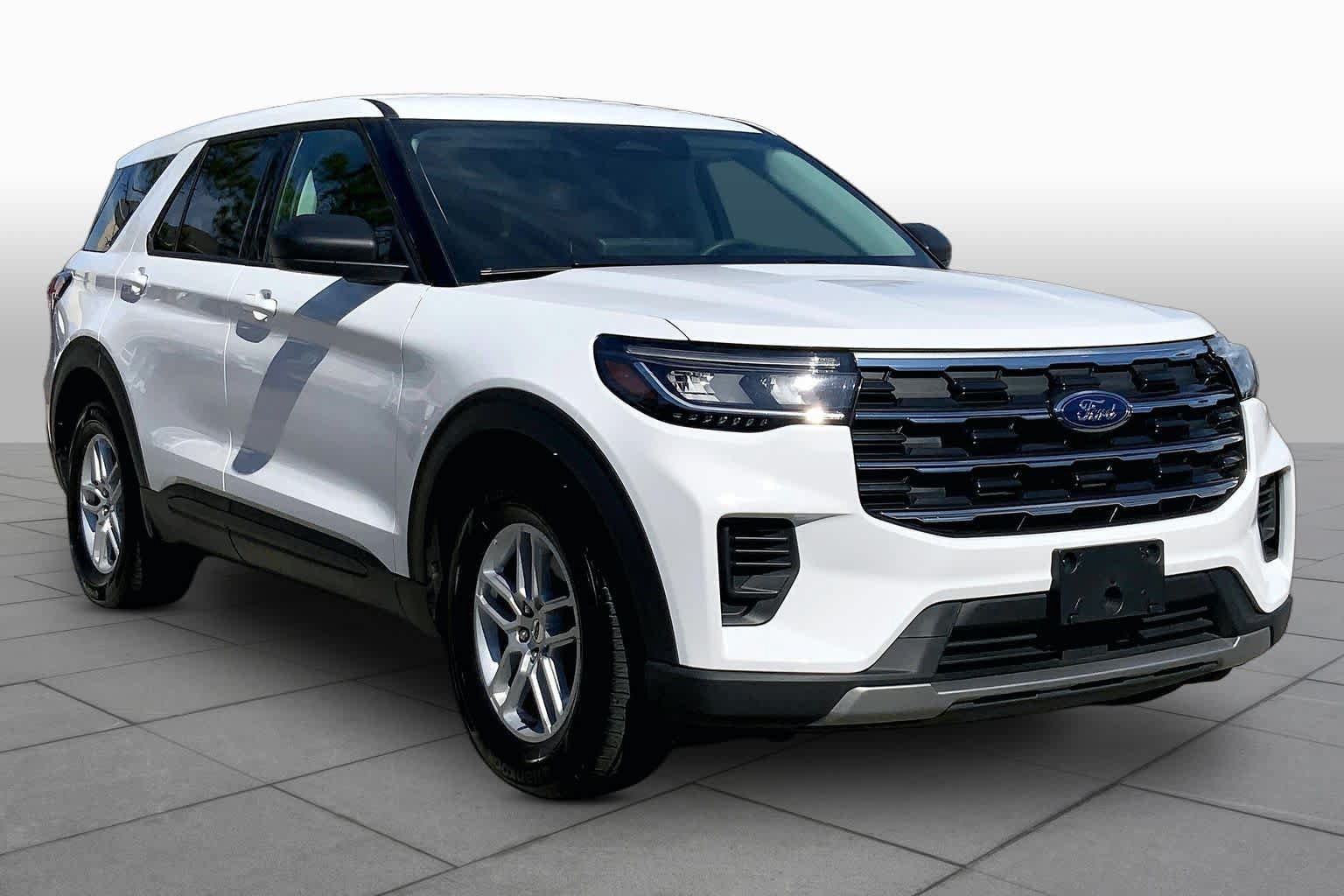 Used 2026 Ford Explorer Active RWD image 3