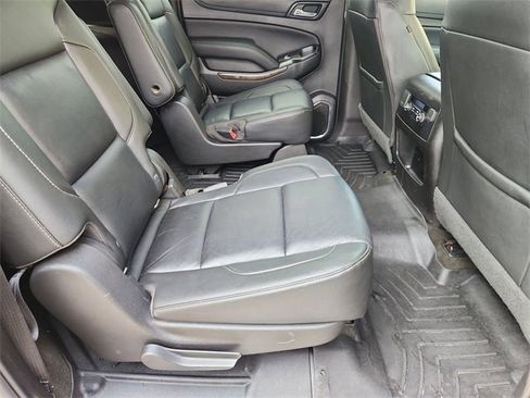 Used 2018 Chevrolet Suburban LT image 25