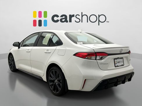 Used 2026 Toyota Corolla SE FWD image 3