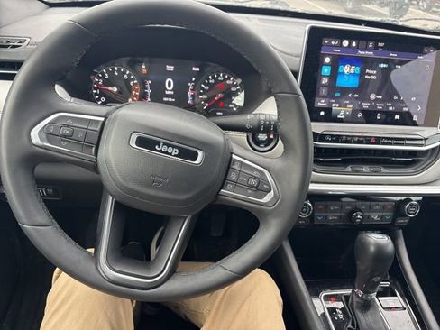 Used 2023 Jeep Compass Limited image 25