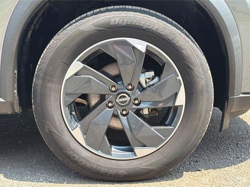 Used 2025 Nissan Rogue SV AWD/4WD image 25