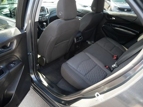 Used 2019 Chevrolet Equinox LT w/ Driver Convenience Package AWD/4WD image 18