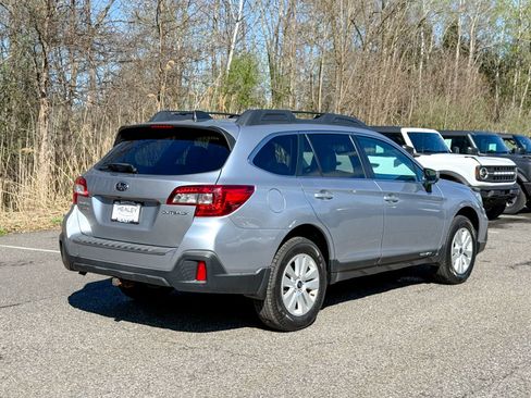Used 2018 Subaru Outback 2.5i Premium AWD/4WD image 6