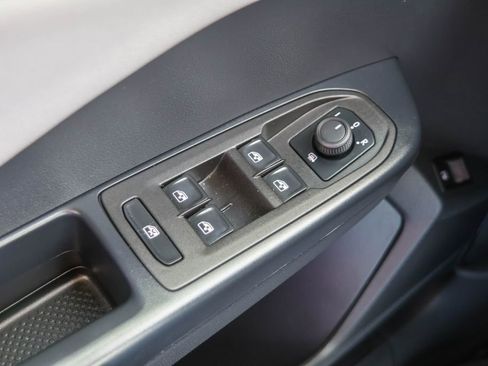 Used 2024 Volkswagen Taos SE image 15