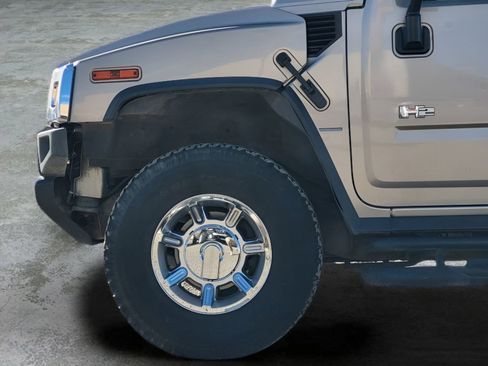 Used 2005 HUMMER H2 SUT w/ Preferred Equipment Group image 9