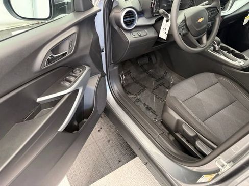 New 2026 Chevrolet Trax LS w/ LS Convenience Package FWD image 28