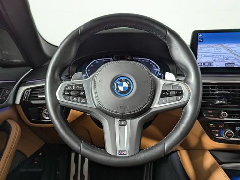 Used 2022 BMW 530e xDrive w/ Premium Package AWD/4WD image 32