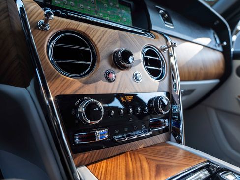 Certified 2021 Rolls-Royce Cullinan image 34