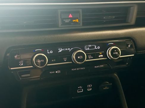 Used 2025 Honda Pilot EX-L image 24