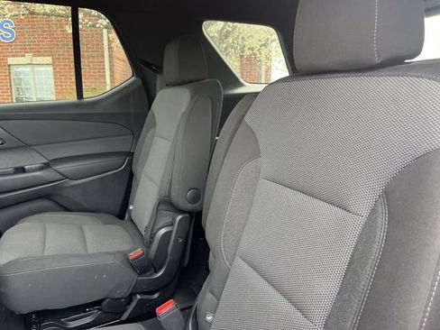 Used 2023 Chevrolet Traverse LT FWD image 14