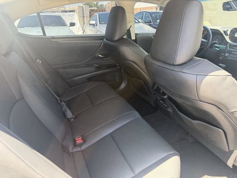 Used 2025 Lexus ES 300h w/ Premium Package FWD image 17