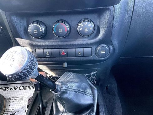 Used 2014 Jeep Wrangler Rubicon w/ Power Convenience Group image 27