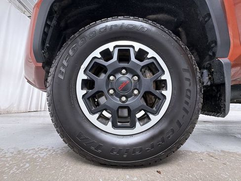Used 2025 Toyota Tacoma TRD Off-Road AWD/4WD image 17
