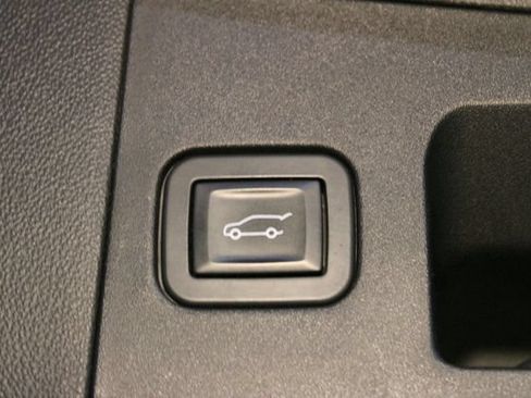 Used 2017 Cadillac XT5 Luxury w/ Driver Awareness Package FWD image 17